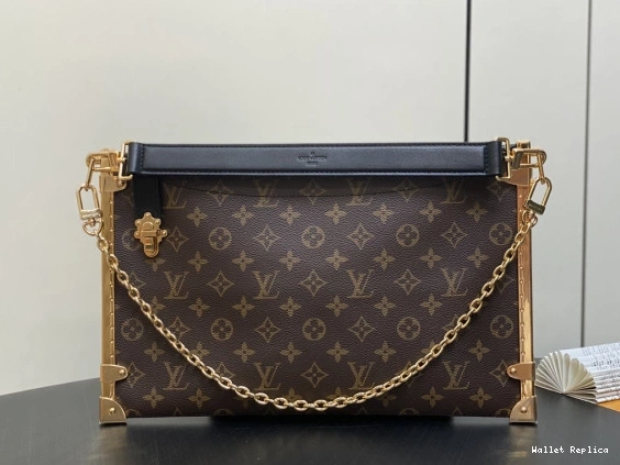 Affordable VUITTON Lucky LOUIS Trunk 0822